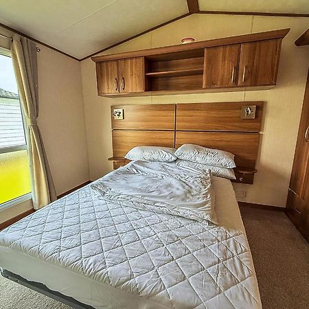 Stunning 6 Berth Caravan With Decking At Southview Holiday Park Ref 33175V Skegness Exterior photo