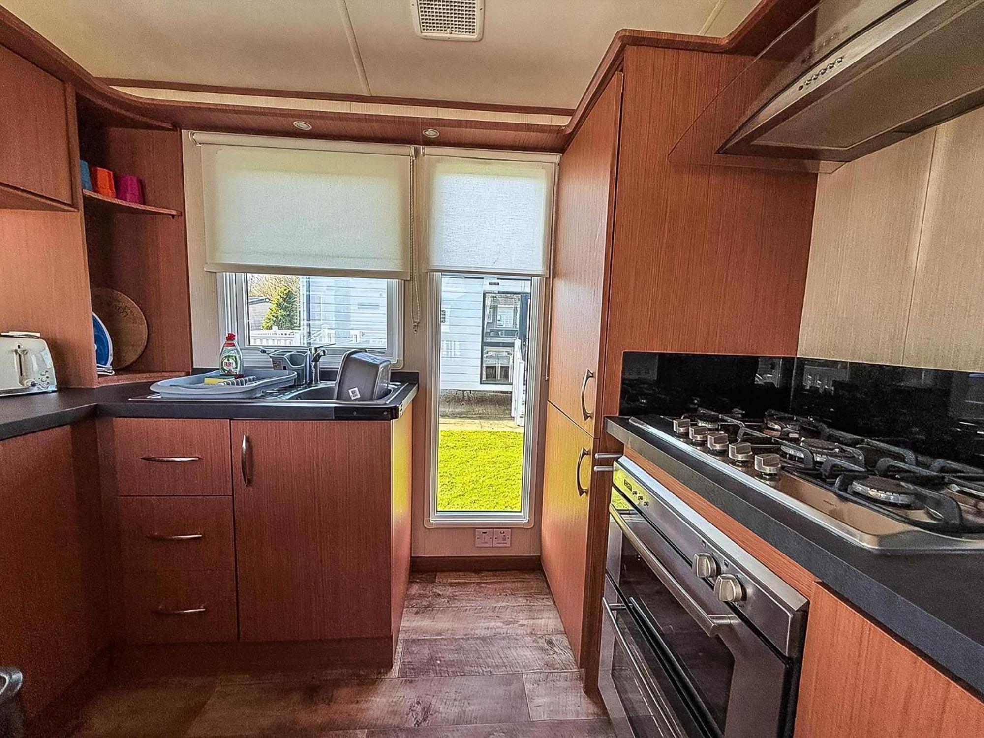 Stunning 6 Berth Caravan With Decking At Southview Holiday Park Ref 33175V Skegness Exterior photo