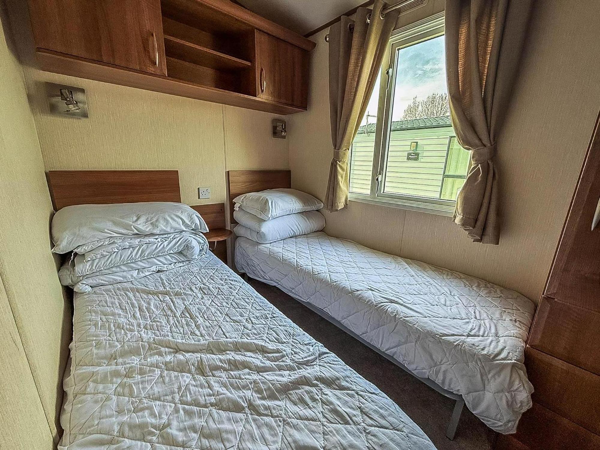 Stunning 6 Berth Caravan With Decking At Southview Holiday Park Ref 33175V Skegness Exterior photo